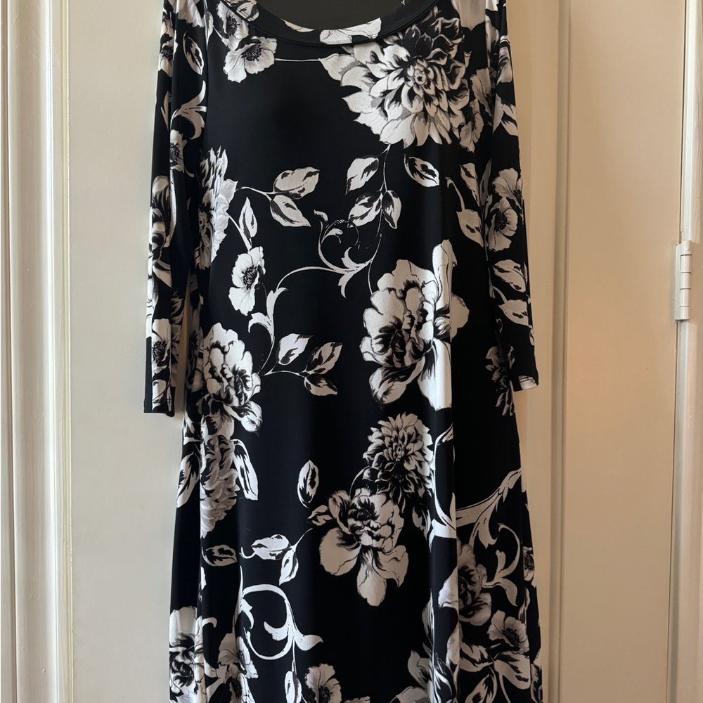3/4 length sleeve Floral Black and White Dress